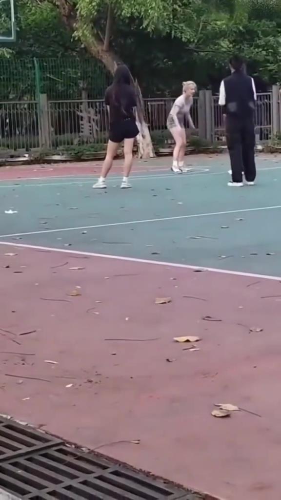 上來就背打女生的男人，真的活該沒有女朋友啊