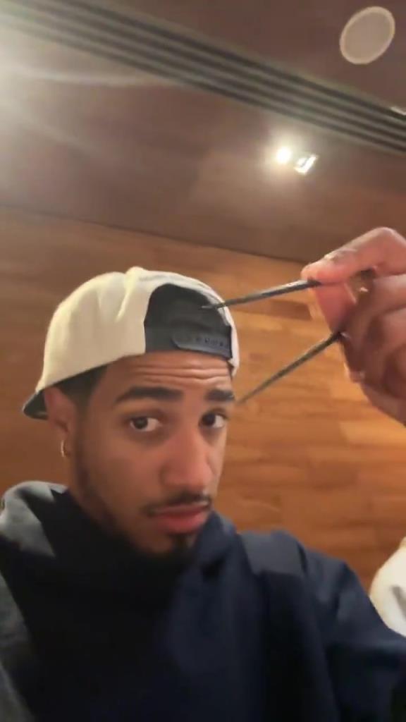 歸化歸化哈利伯頓這筷子拿的還挺標準啊！！